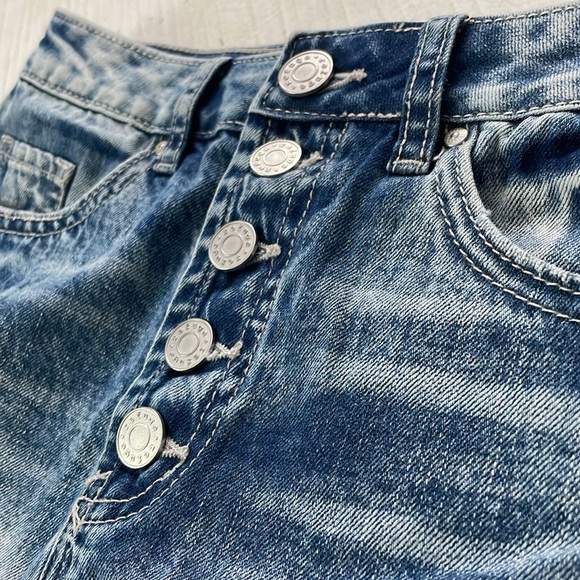 Button fly Slashed distressed 5 button denim jean shorts booty shorties fringe - Picture 8 of 9